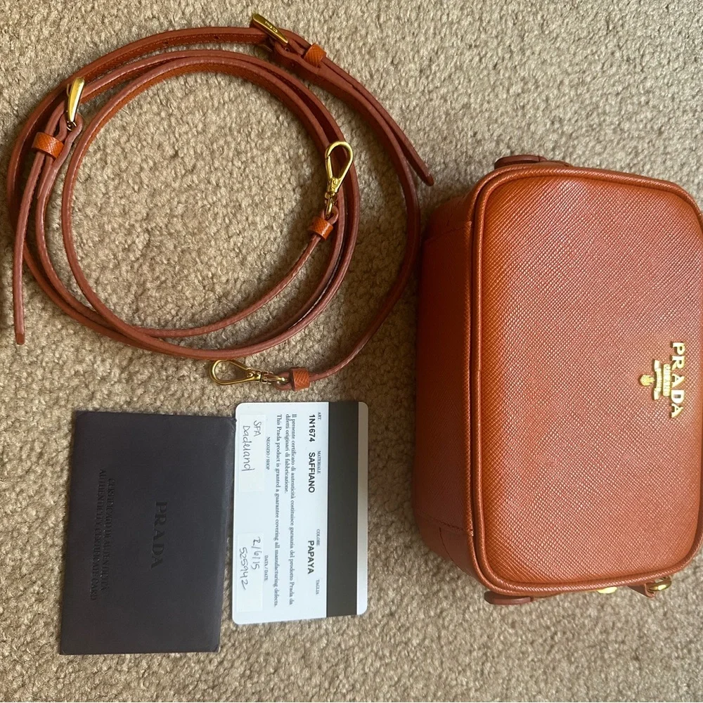 Authentic Prada Saffiano camera bag - Picture 6 of 10